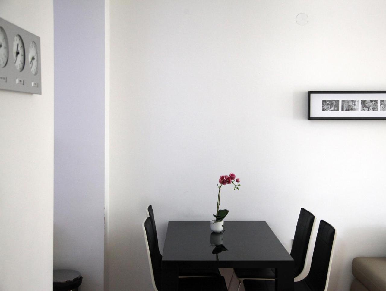 65 Square Meters Designer Apartment In Heart Of City - River View ! Park For Free Ni Exterior foto